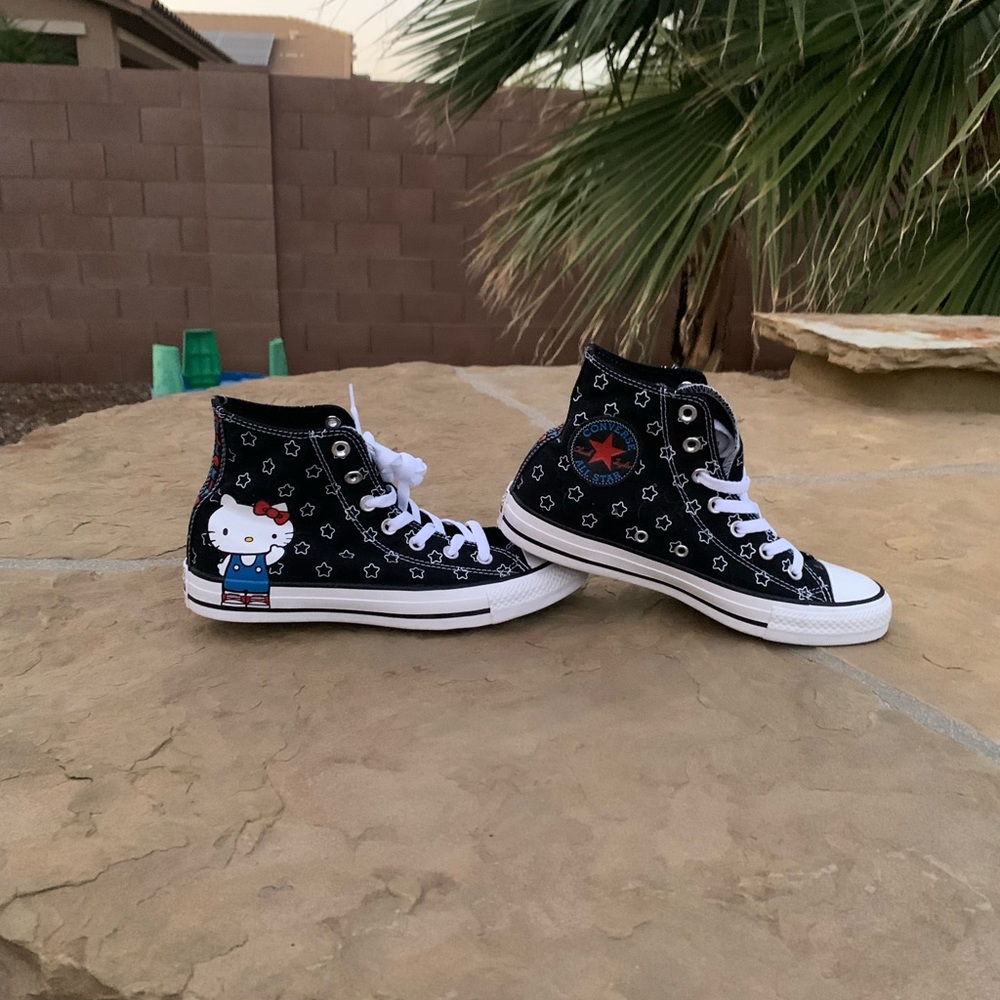 NWOT Women’s size 8 Hello Kitty high top Converse